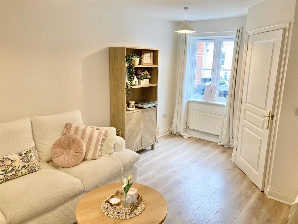 Property photo 2 of 14 Lounge.Jpeg