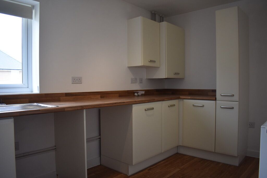 Property photo 3 of 8 Kitchen