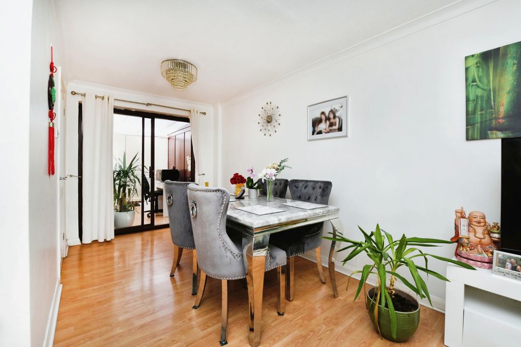 Property photo 3 of 15 Dining Area