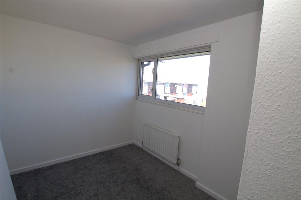 Property photo 2 of 6 9 Harlech Bedroom 2 Reverse.Jpg