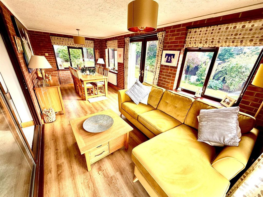 Property photo 3 of 23 Dining Room.Jpg