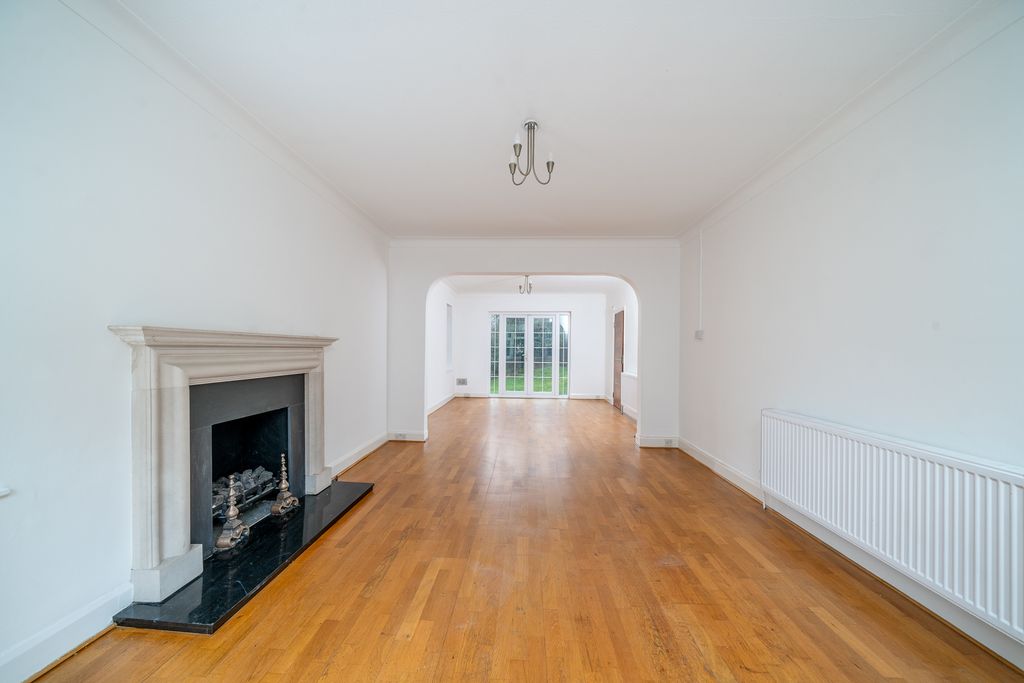 Property photo 3 of 27