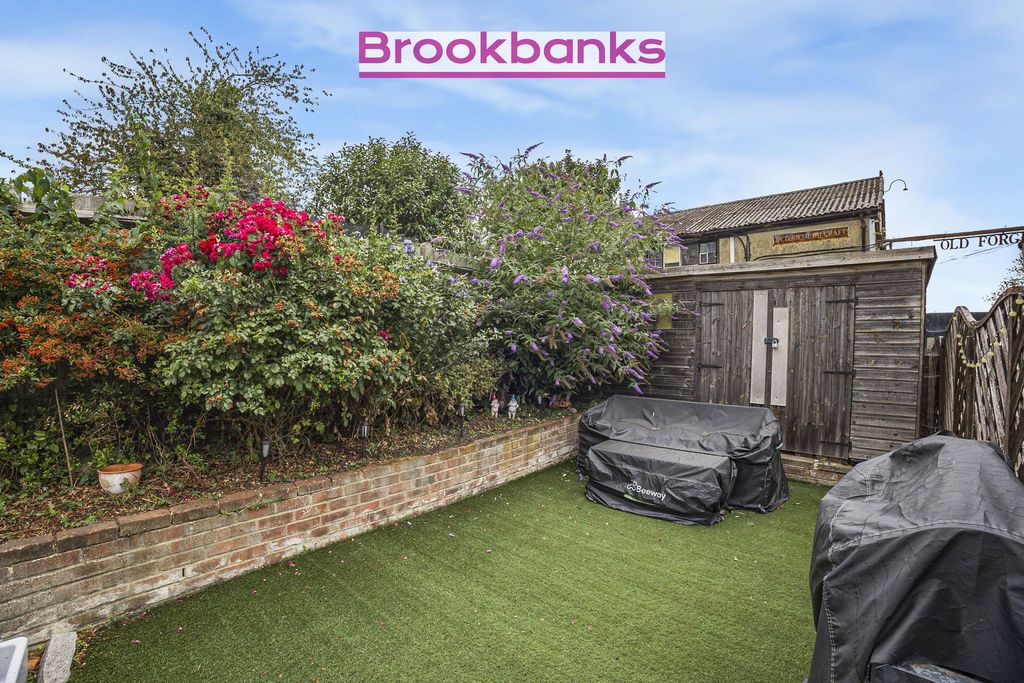 Property photo 2 of 23