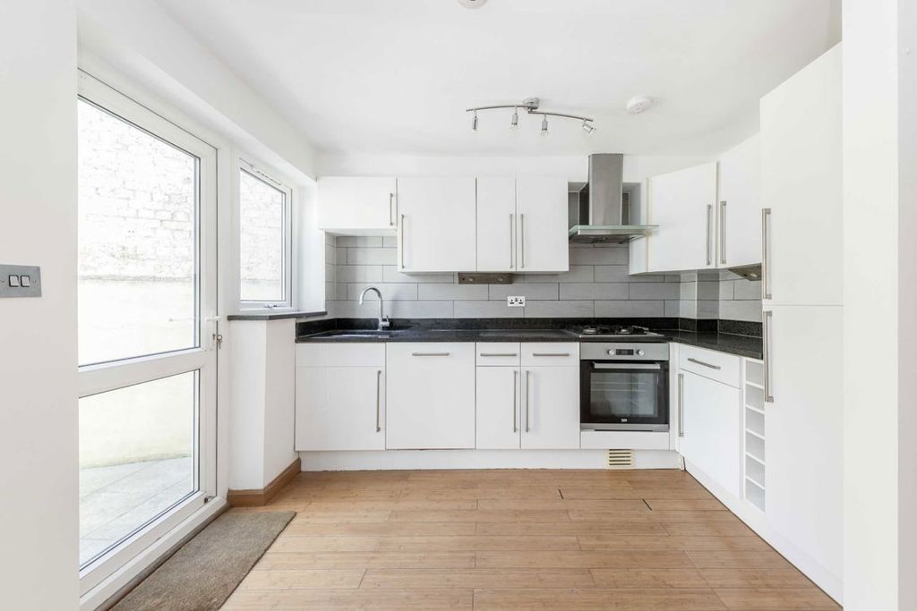 Property photo 1 of 5