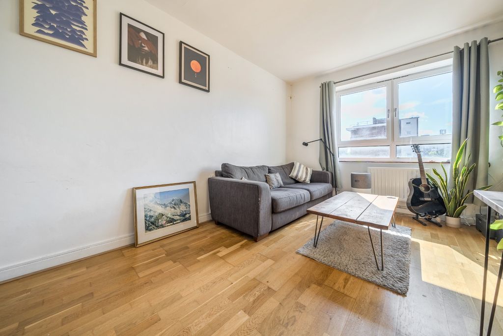 Property photo 2 of 13 4009811