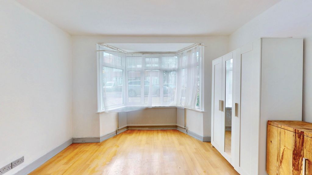 Property photo 3 of 26