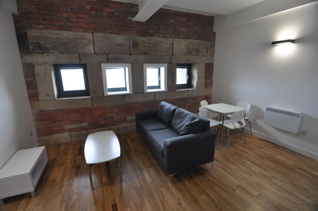 Property photo 2 of 6 Open-Plan Lounge/Kitchen