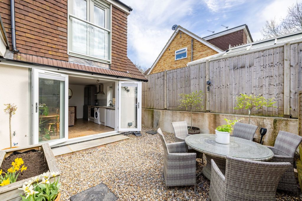 Property photo 1 of 9