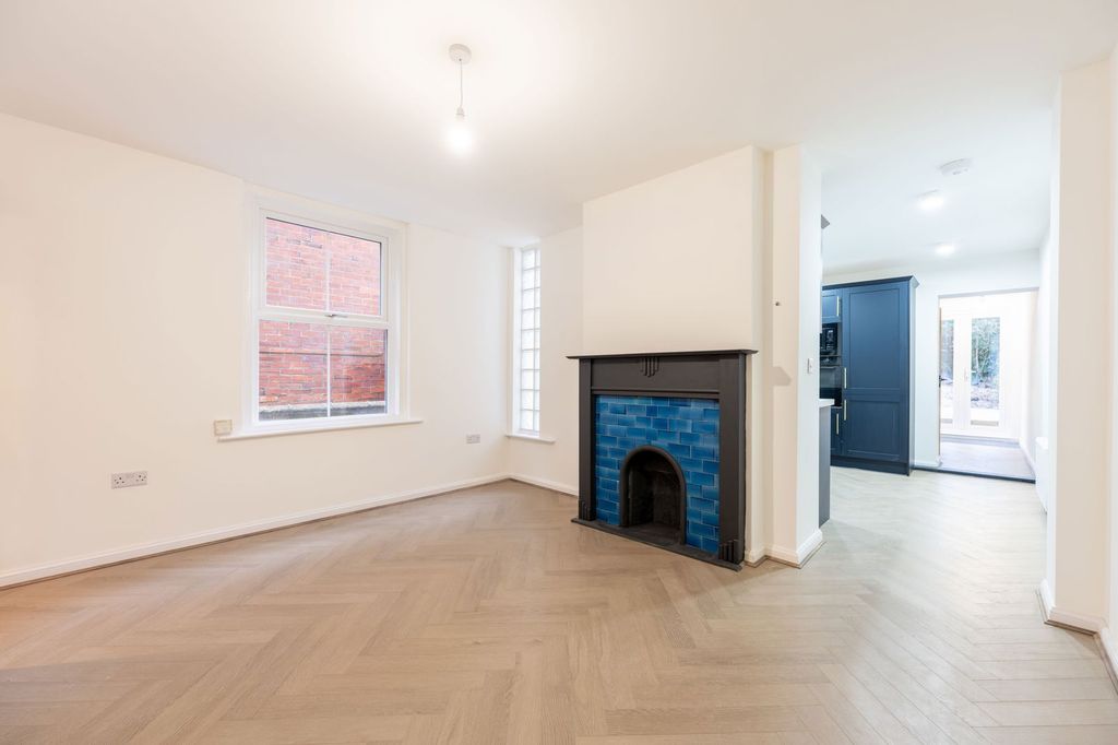 Property photo 3 of 28