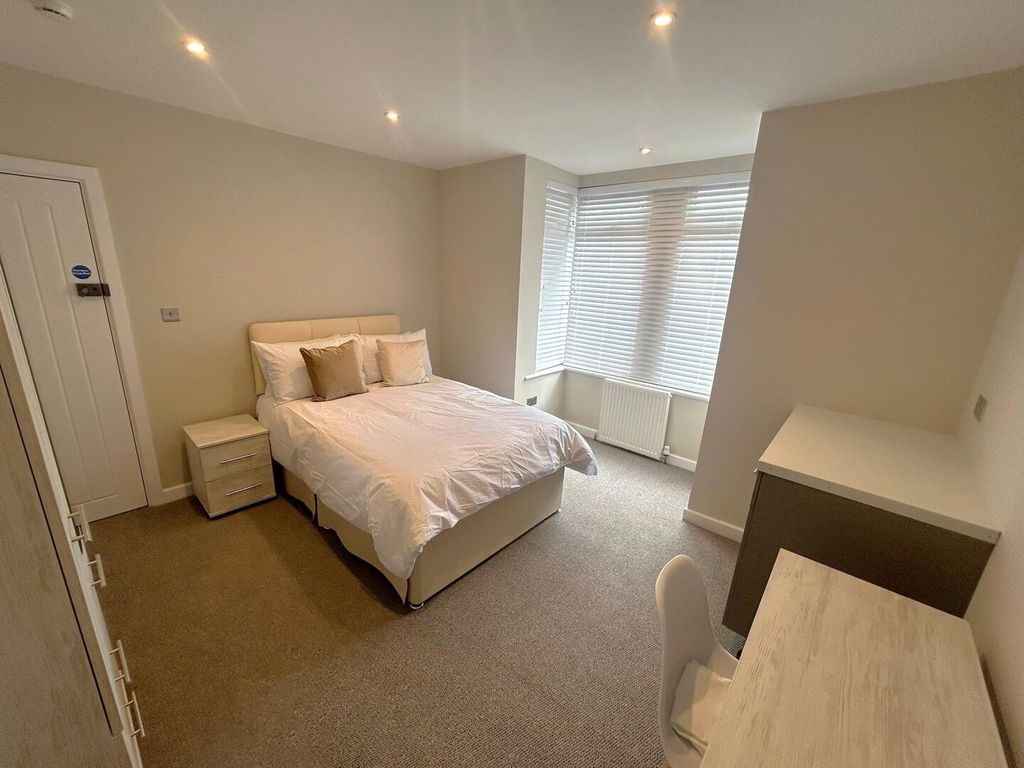 Property photo 1 of 7 Bedroom