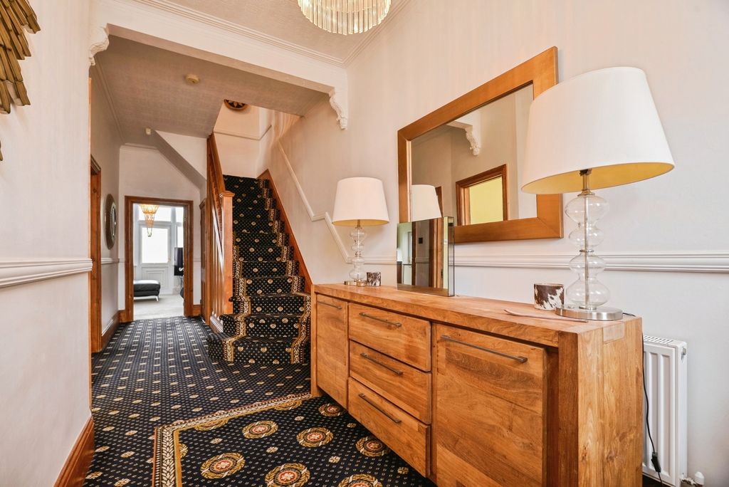 Property photo 2 of 19 Pbox-Img.Jpg