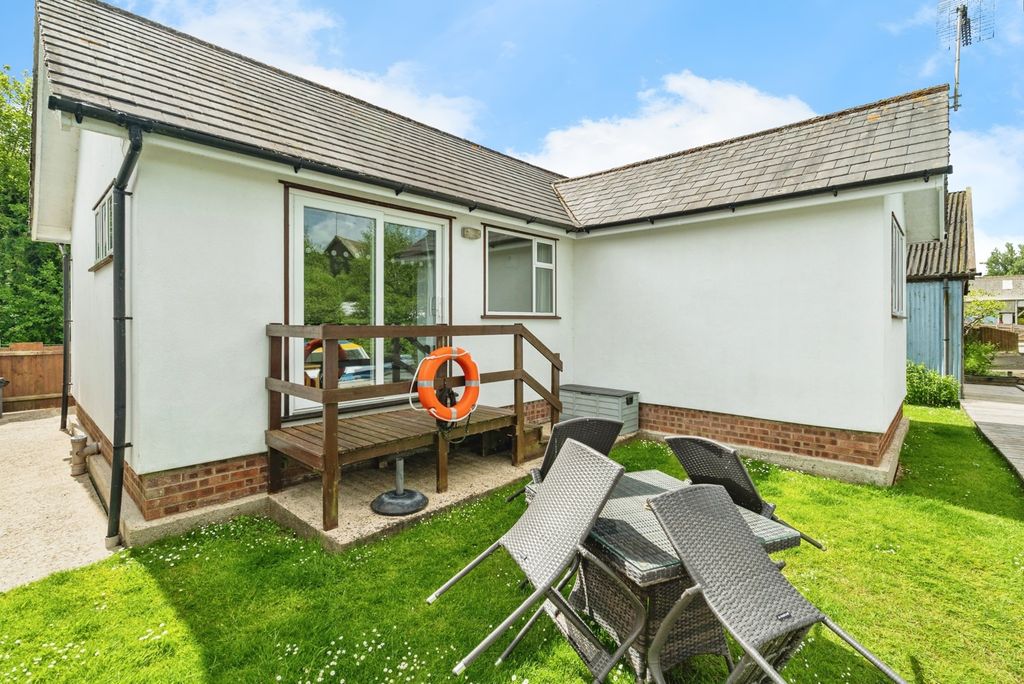 Property photo 3 of 17 Photo