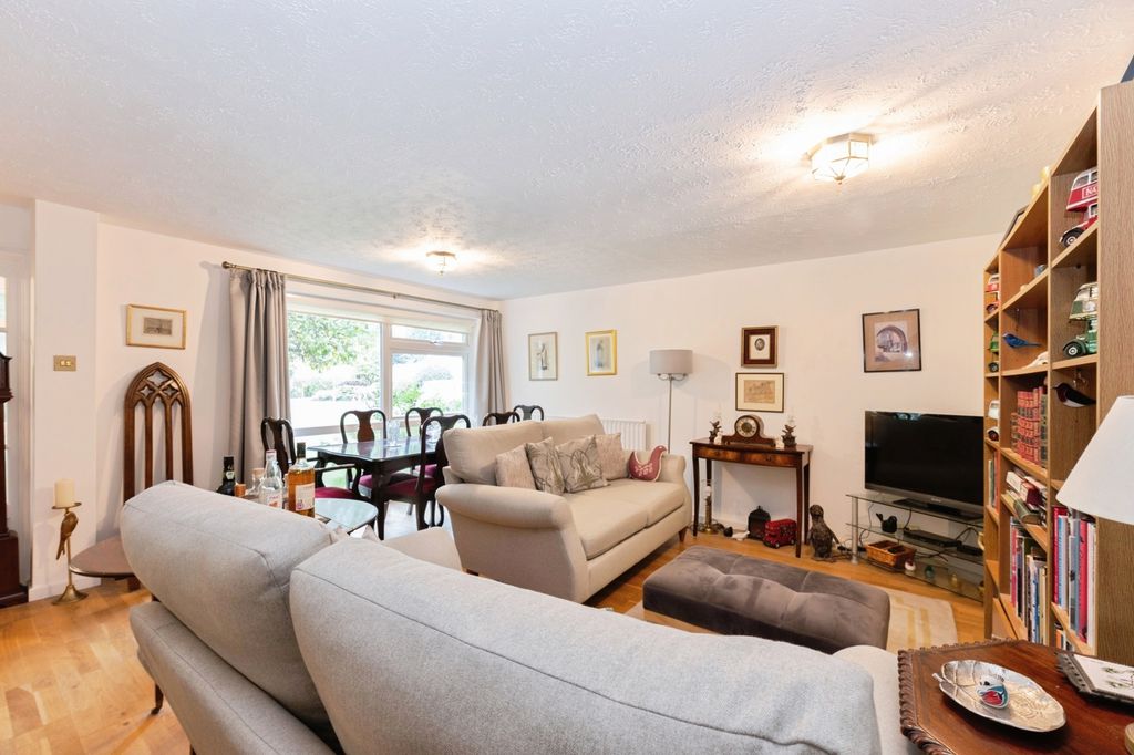 Property photo 2 of 12 Photo