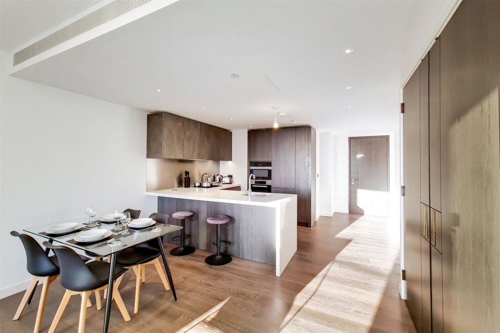 Property photo 3 of 18 Carnation Way