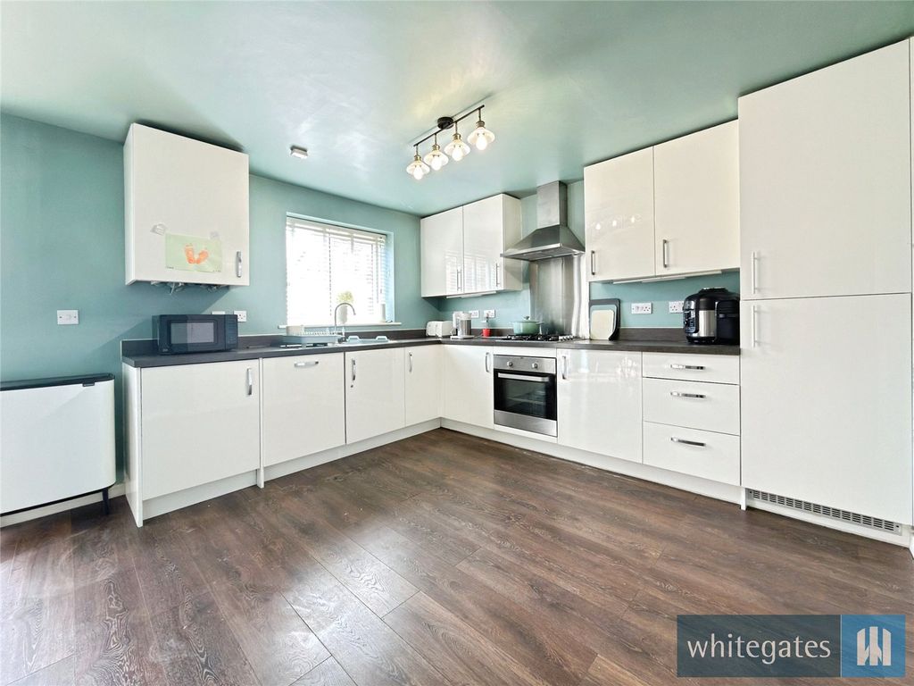 Property photo 2 of 18 Picture No. 31