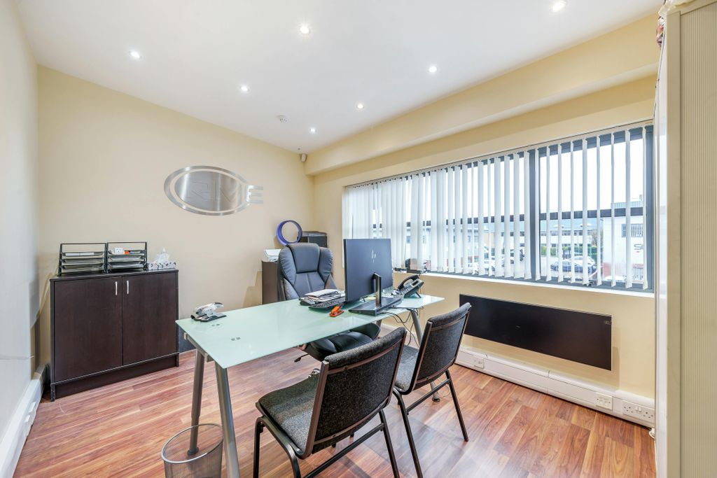 Property photo 3 of 8 1078771 4.Jpg