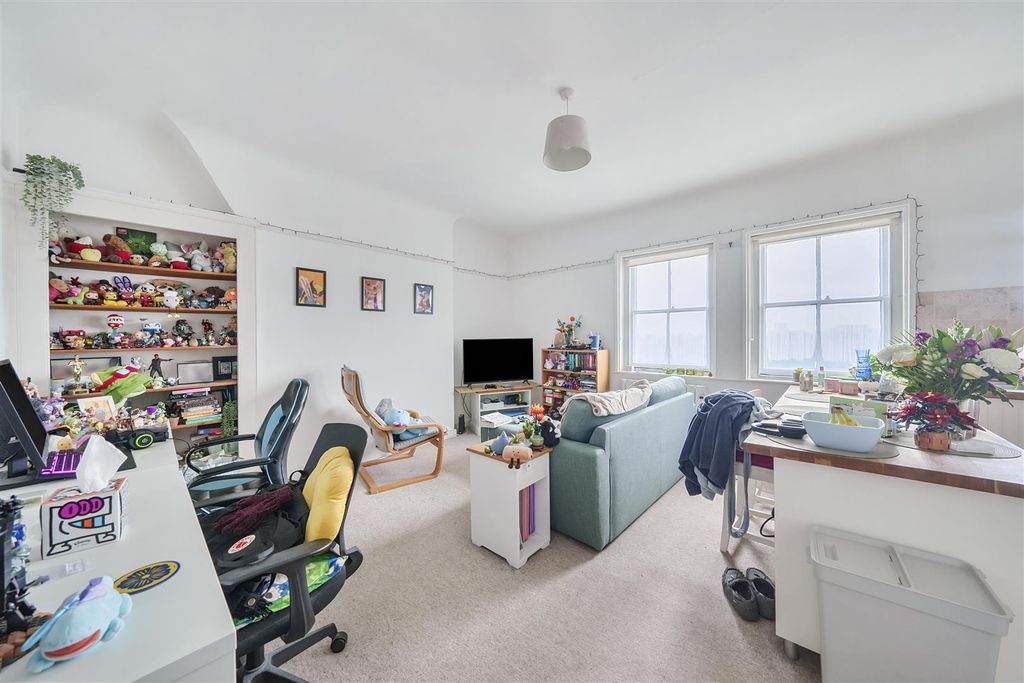 Property photo 2 of 13 1395255-15-6970cd4A1158d.Jpg