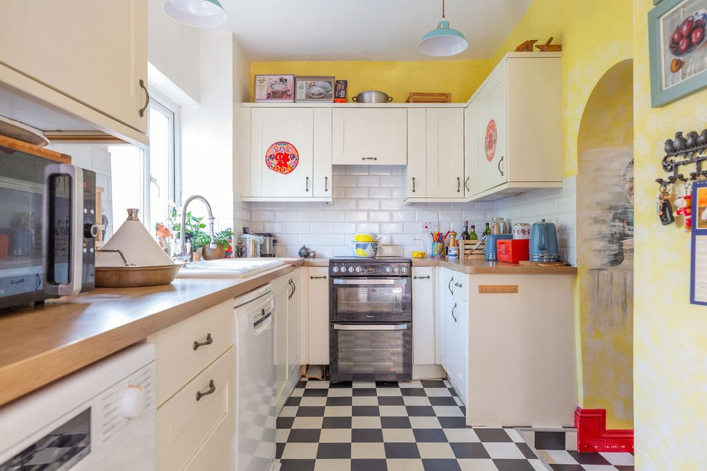 Property photo 3 of 15 Kitchen