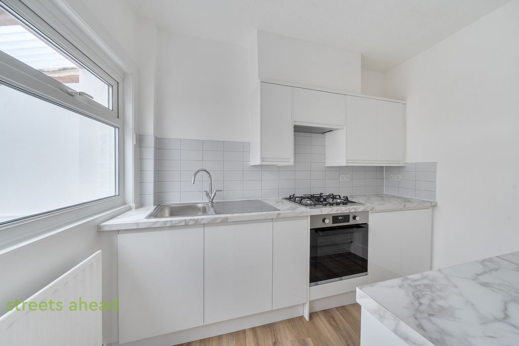 Property photo 3 of 13 30E2B956-A018-465...
