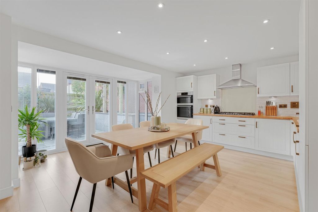 Property photo 2 of 31