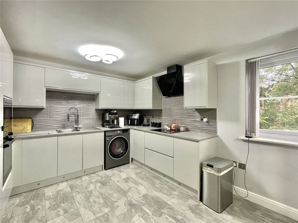 Property photo 2 of 11 Picture No. 08