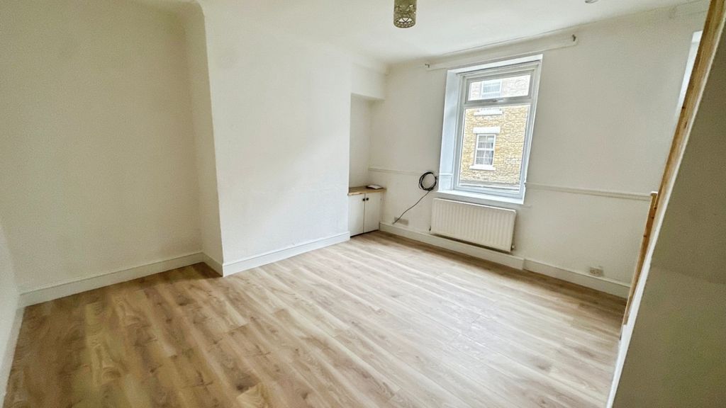 Property photo 3 of 13 Lounge