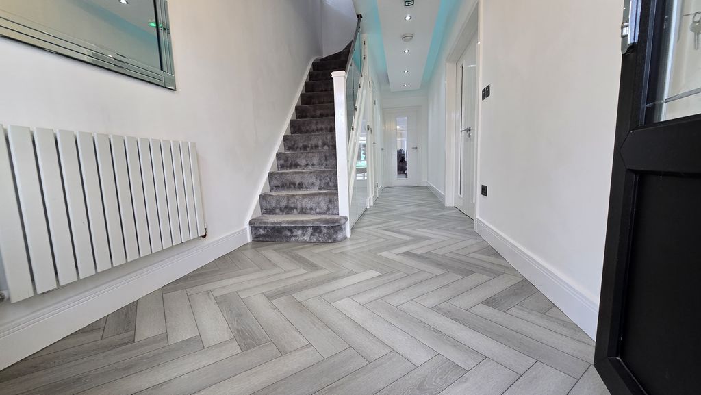 Property photo 1 of 30