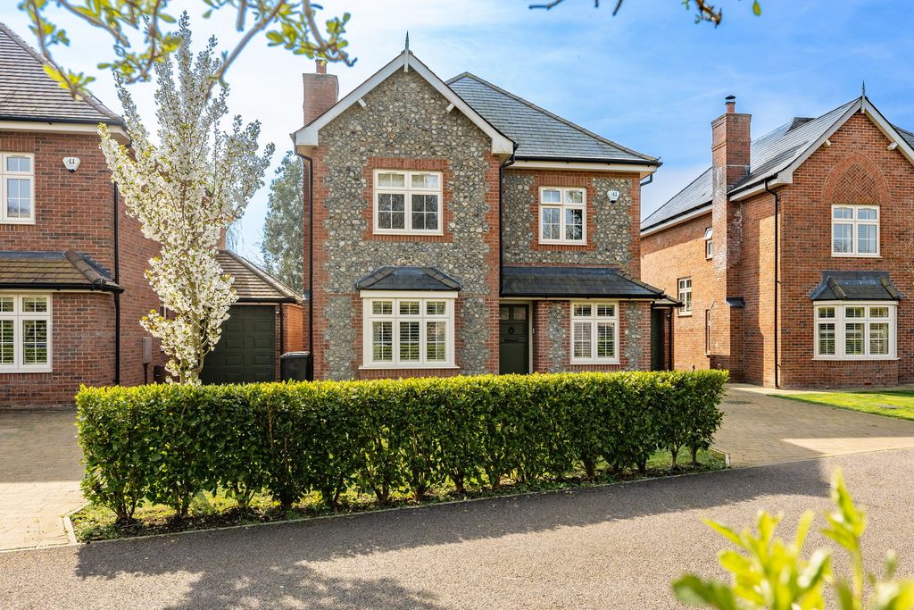 Property photo 2 of 39