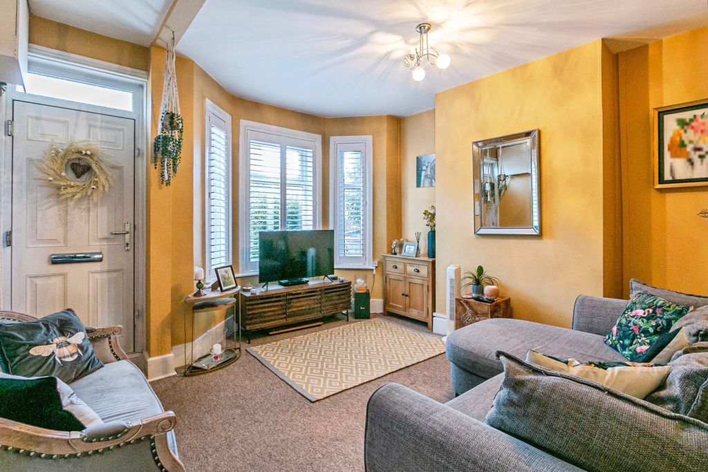 Property photo 3 of 15 Lounge