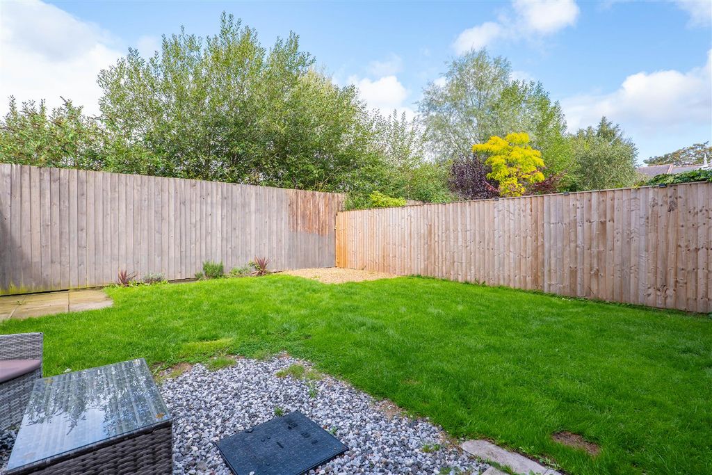 Property photo 3 of 32 Garden