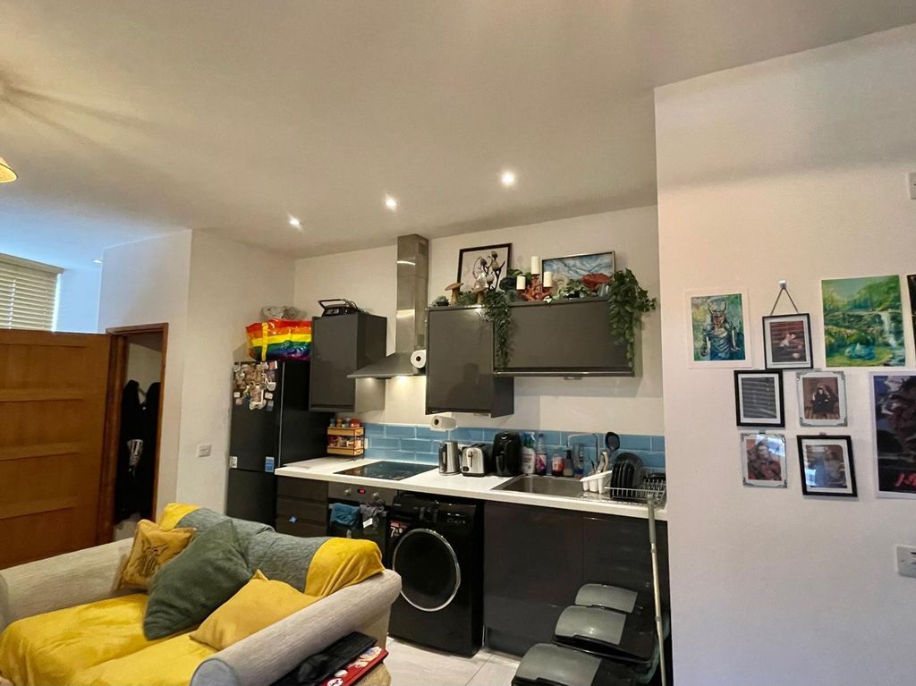 Property photo 3 of 4