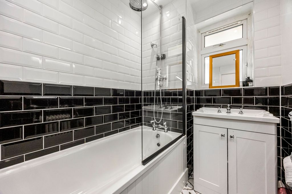Additional image 13 of 2 bed flat for saleSt. Cuthmans Road, Steyning BN44