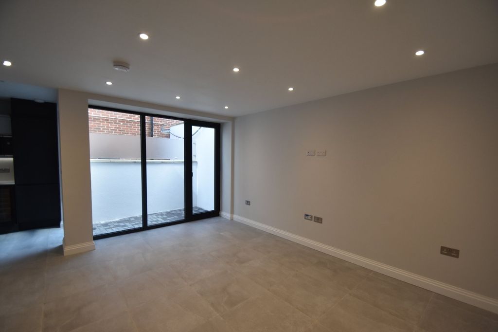 Property photo 2 of 16 Picture No. 01