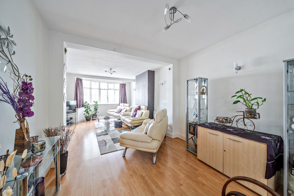 Property photo 3 of 19 1348509-15-68d13E...