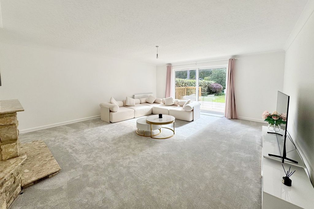 Property photo 2 of 26