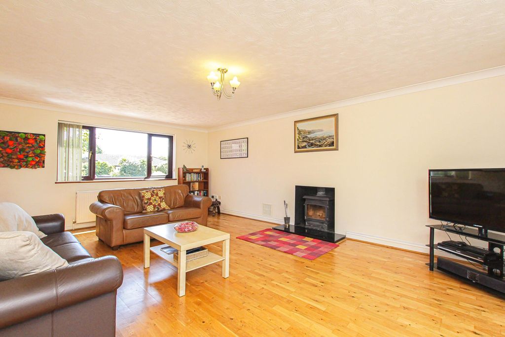 Property photo 3 of 16