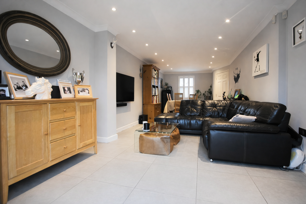 Property photo 1 of 26 43Bad2Db-27A5-4Bbf-9A81-F335A50C8E44