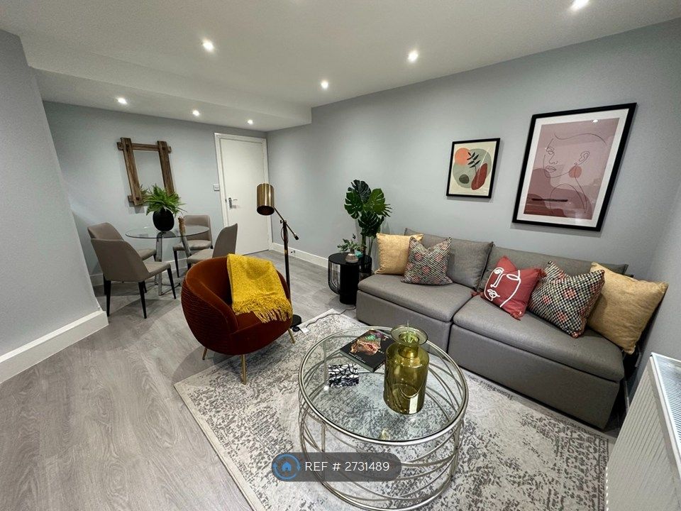 Property photo 2 of 17 Kitchen / Living Room