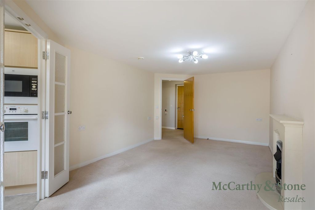 Property photo 3 of 20 8706964-Interior04.Jpg