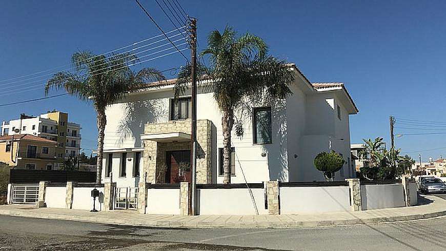 Property photo 2 of 13