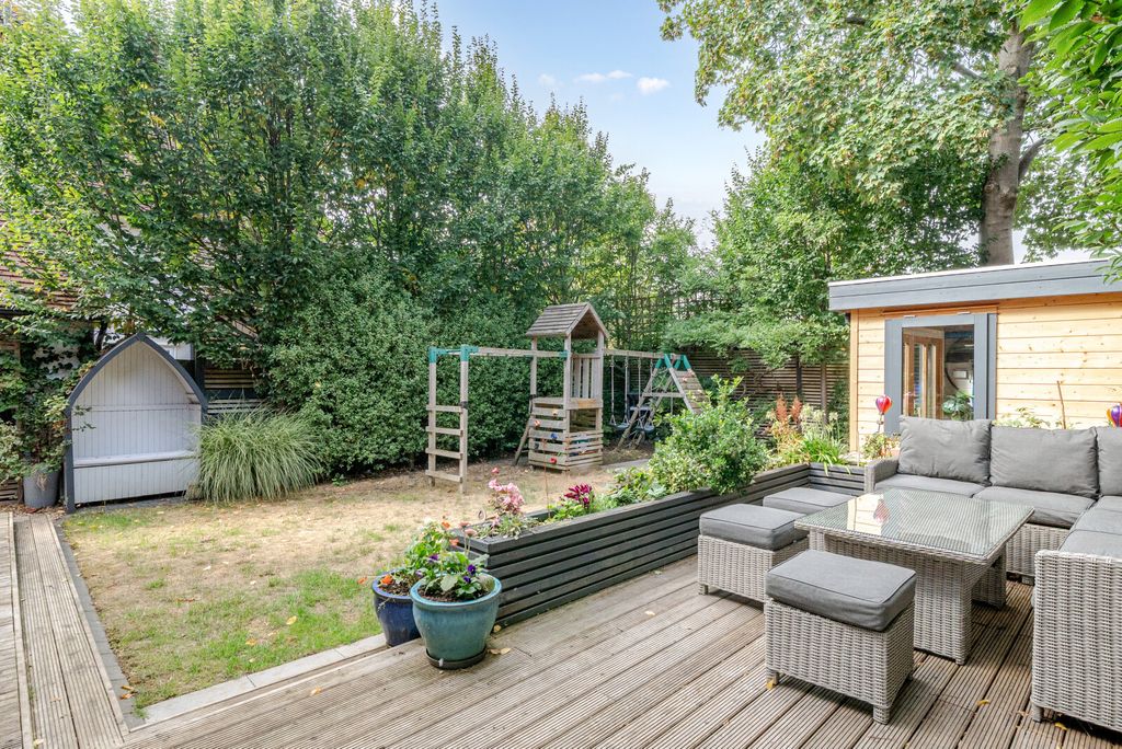 Property photo 2 of 19 1516996-12-1A090F...