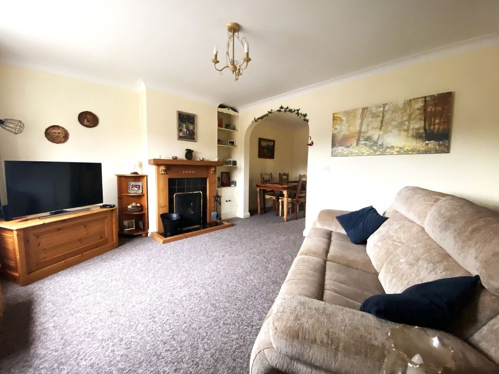 Property photo 3 of 12 Lounge