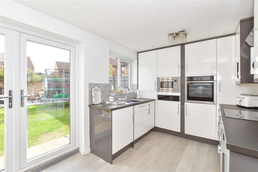 Property photo 1 of 11 Kitchen
