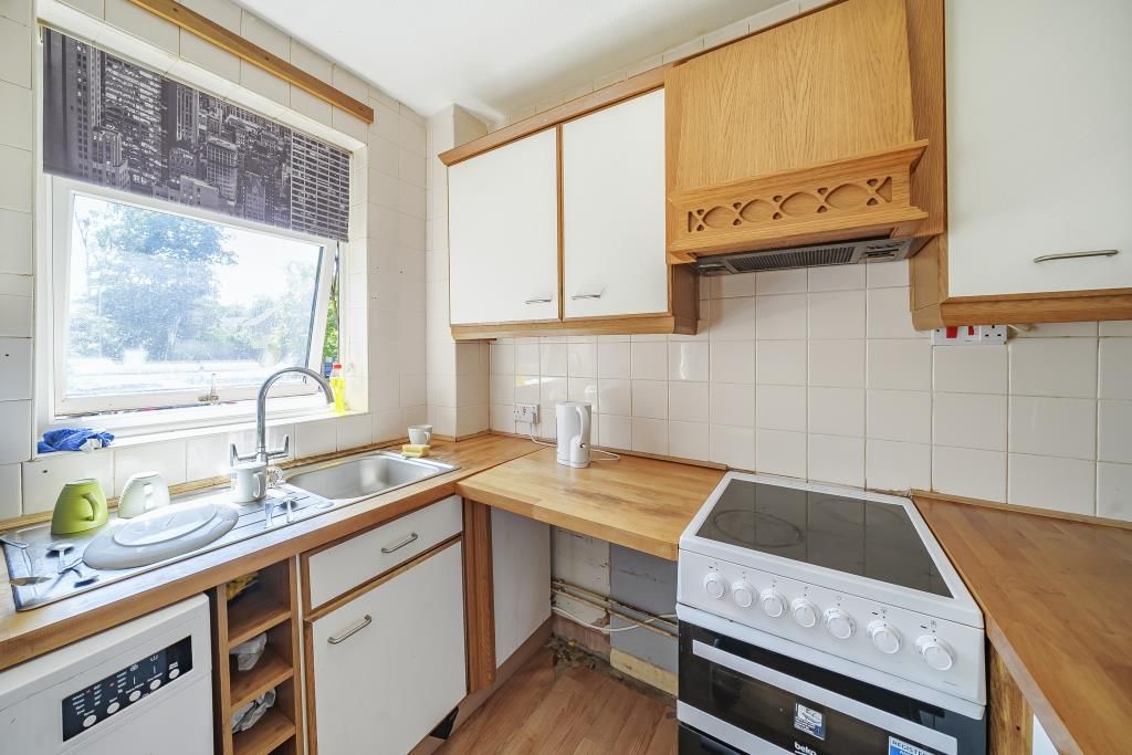 Property photo 3 of 10 Kitchen