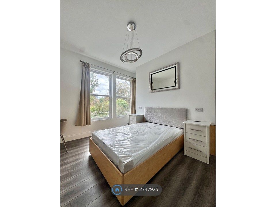 Property photo 2 of 8 Studio 5