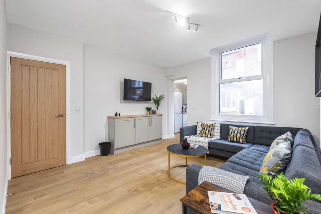 Property photo 2 of 9 Bright, Modern Living Room With A Large L-Shaped S...