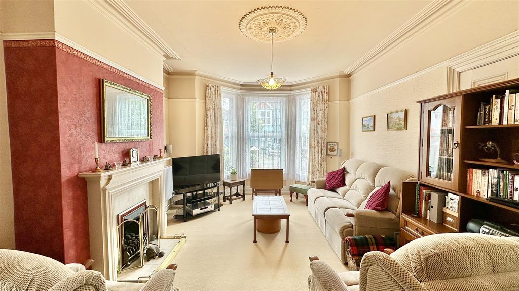 Property photo 2 of 25