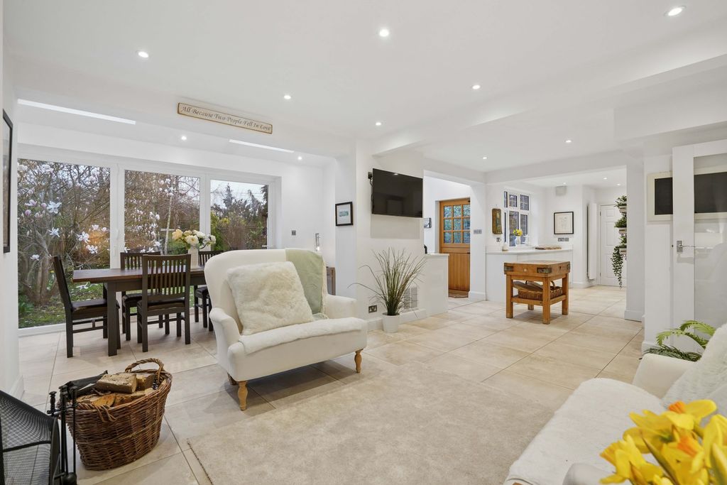 Property photo 3 of 28