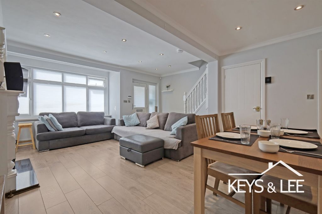 Property photo 2 of 14 3818385