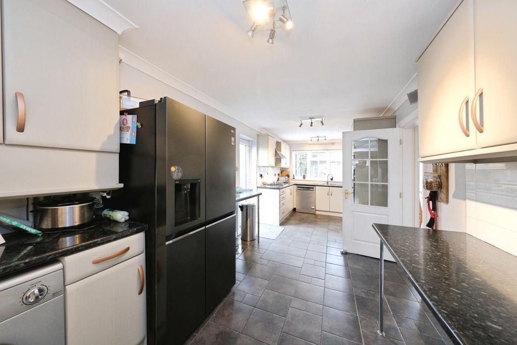 Property photo 2 of 20 Kitchen